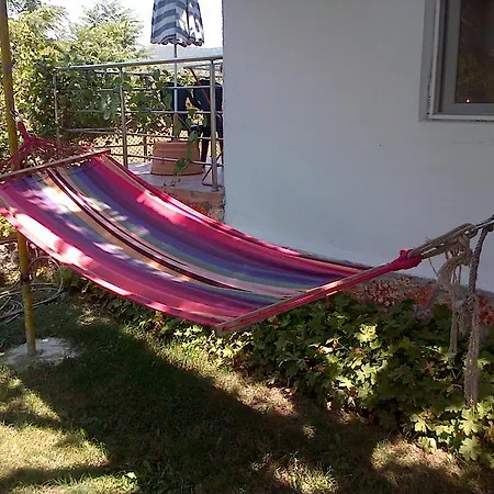 Mezhdu Dva Svyata-stamovi Obrochishte