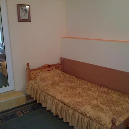 Mezhdu Dva Svyata-stamovi Obrochishte