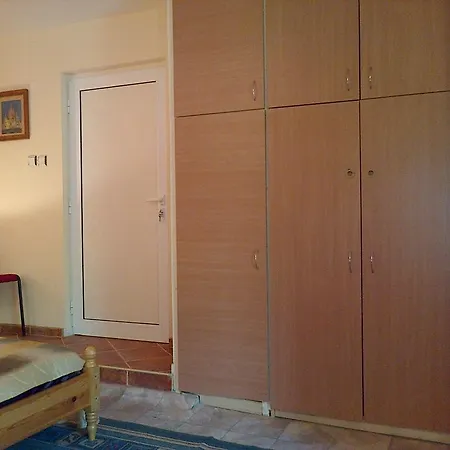 Mezhdu Dva Svyata-stamovi *